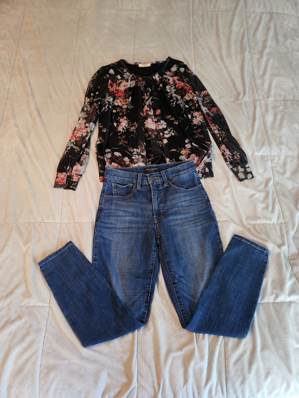 Timeson Sheer Floral Blouse M + Lucky Brand High Rise Jeans 6/28 Set